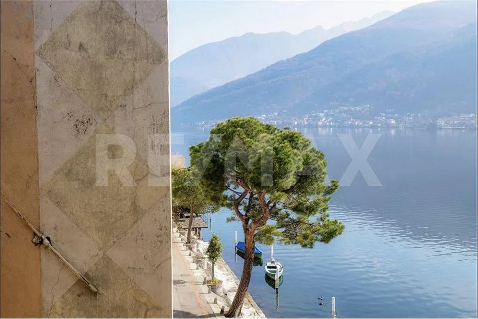 Elegante maisonette arredata di 1½ locali con vista sul lago a Morcote
