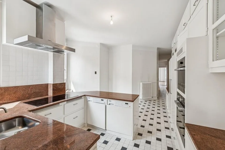 Prächtige 7-Zimmer-Wohnung mit Blick auf den See und den Springbrunnen