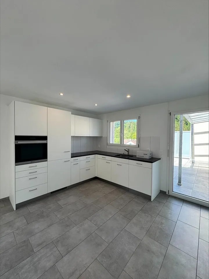 Appartement moderne avec deux grandes terrasses sur le toit