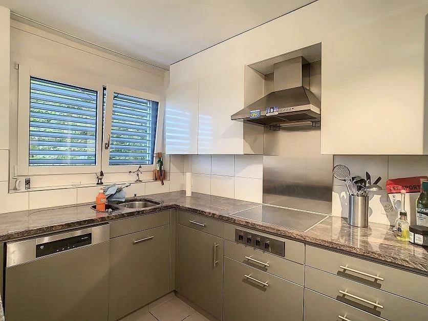 Grosszügige 4.5-Zimmer-Wohnung mit Terrasse und Seesicht in Zollikon