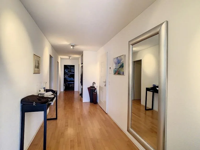 Grosszügige 4.5-Zimmer-Wohnung mit Terrasse und Seesicht in Zollikon