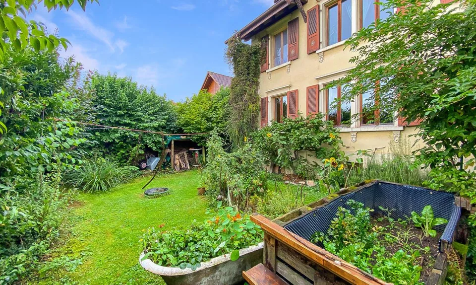 Grosszügiges 10-Zimmer EFH in Safern mit Garten!
