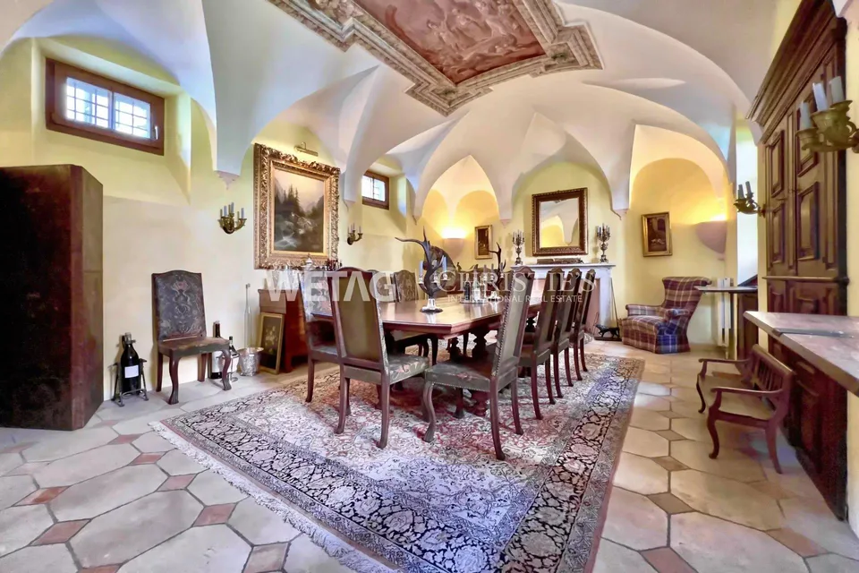 Lago Maggiore: Eindrucksvolle historische Villa in Golino zu verkaufen