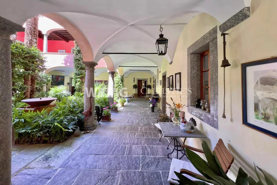 Lago Maggiore: Eindrucksvolle historische Villa in Golino zu verkaufen