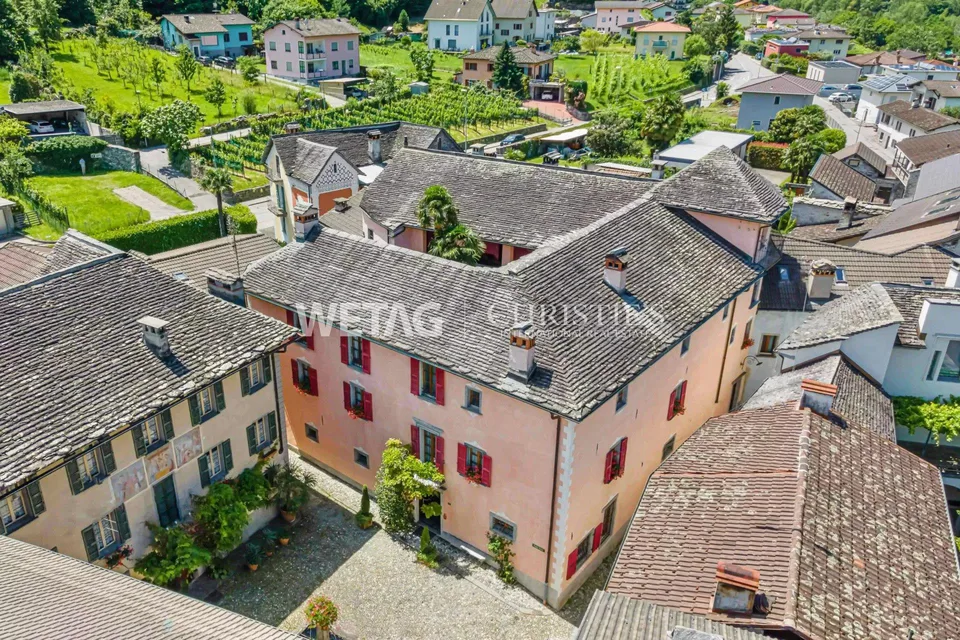 Lago Maggiore: Eindrucksvolle historische Villa in Golino zu verkaufen