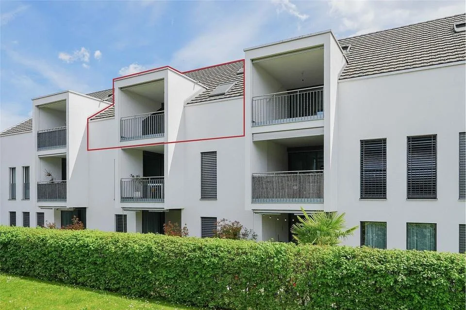 Quiet and well-maintained: 2.5 room attic apartment with gallery (WIR payment possible)