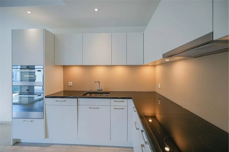 Calme et bien entretenu : appartement de 2,5 pièces en mansarde avec galerie (paiement WIR possible) – photo 13 sur 13