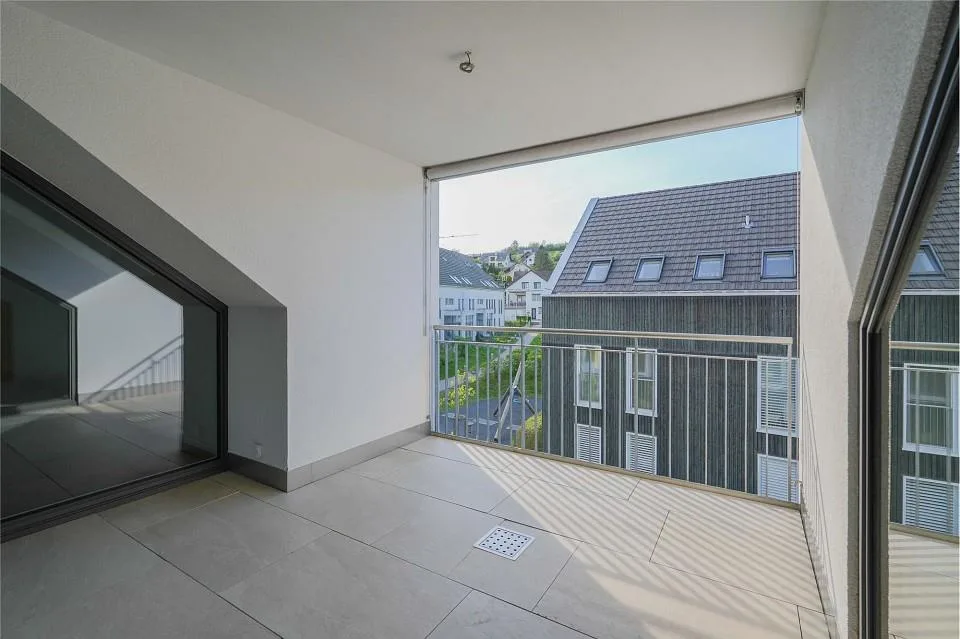 Calme et bien entretenu : appartement de 2,5 pièces en mansarde avec galerie (paiement WIR possible) – photo 9 sur 13