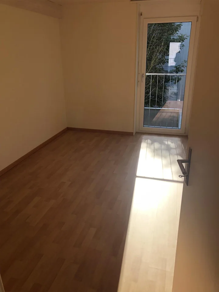 4.5 Zi, Studio, Dachterrasse und ein Garten direkt am Waldrand