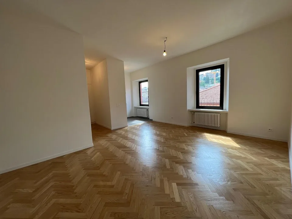 Wohnung mit 3.5 Zimmern im dritten Stock mit Aufzug renoviert