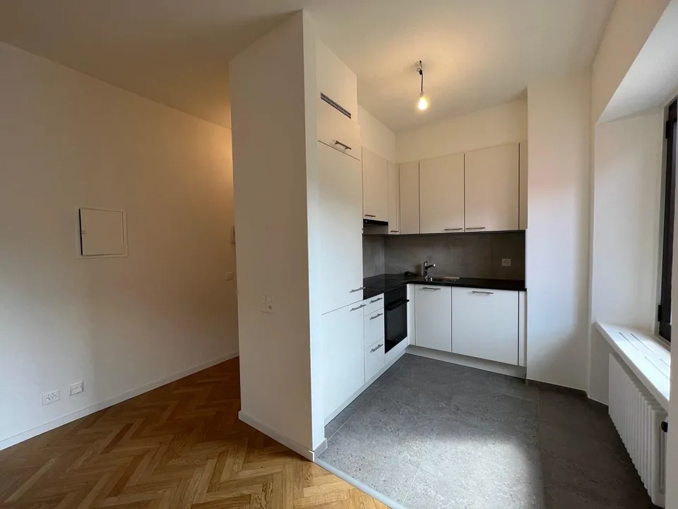 Wohnung mit 3.5 Zimmern im dritten Stock mit Aufzug renoviert