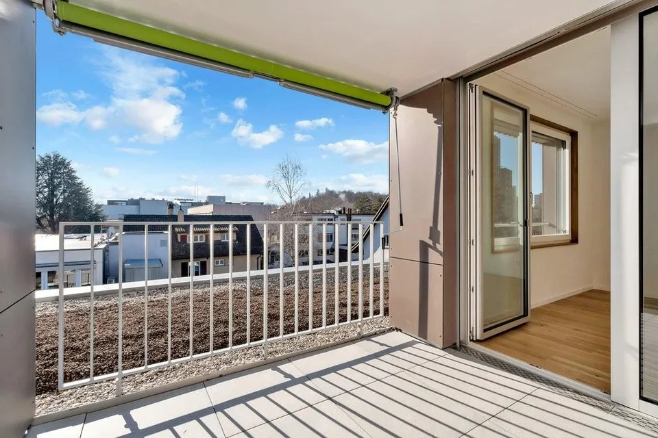 Exklusive 2.5-Zimmer-Attikawohnung mit Loggia und Terrasse
