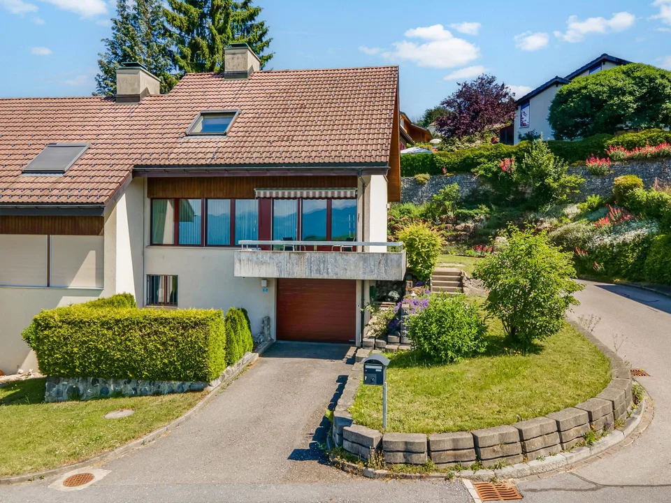 4.5-Zimmer-Haushälfte mit wunderschöner Berg- und Weitsicht im beg...