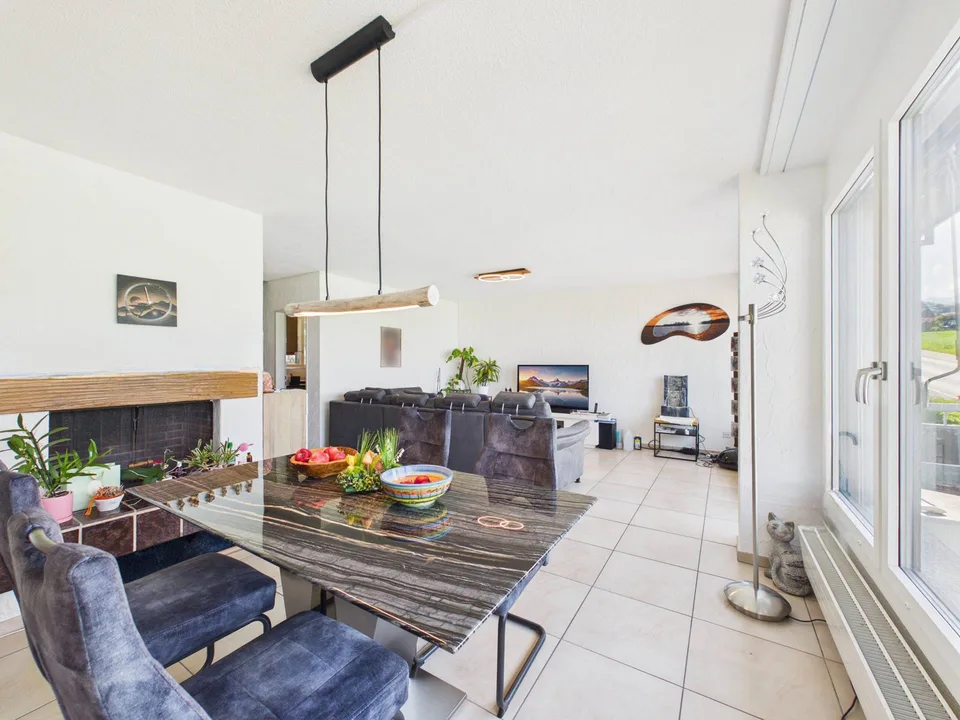 4.5-Zimmer-Haushälfte mit wunderschöner Berg- und Weitsicht im beg...