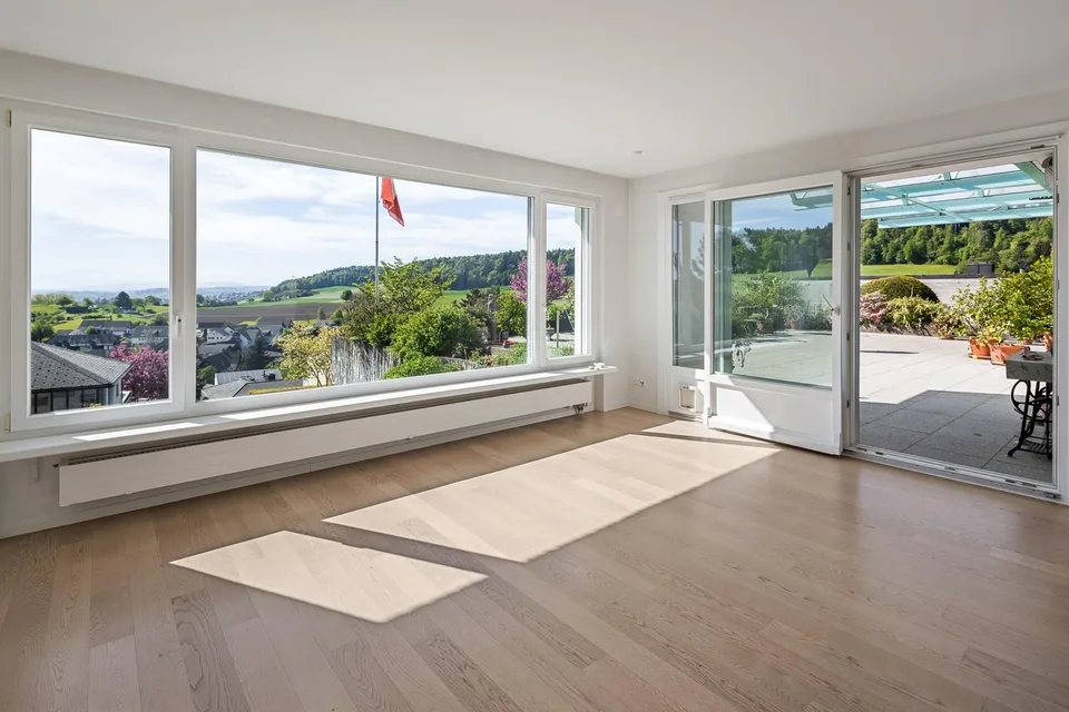Casa a terrazza con vista panoramica, piscina e terrazza soleggiata
