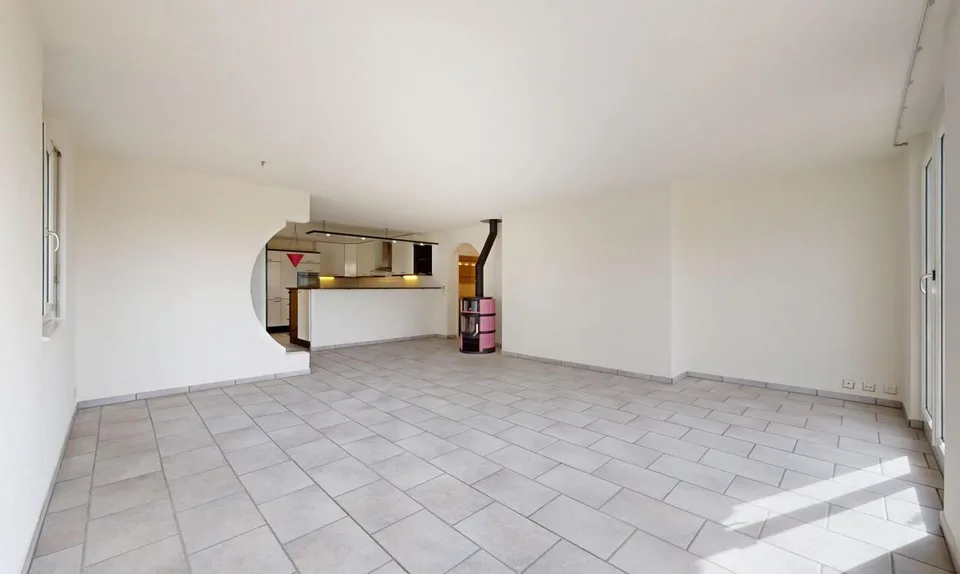 Ampio appartamento con terrazza di 5,5 locali a Düdingen