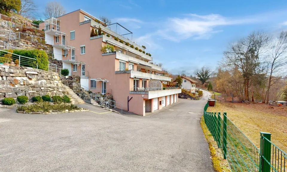 Ampio appartamento con terrazza di 5,5 locali a Düdingen