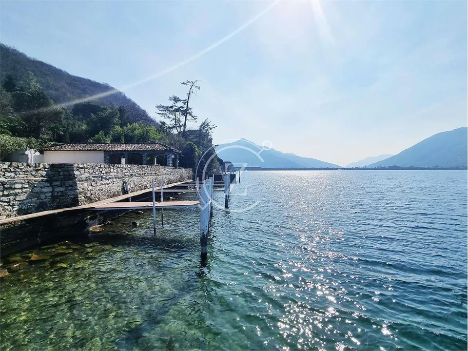 Ferienwohnung 2.5 Zimmer direkt am See in Bissone