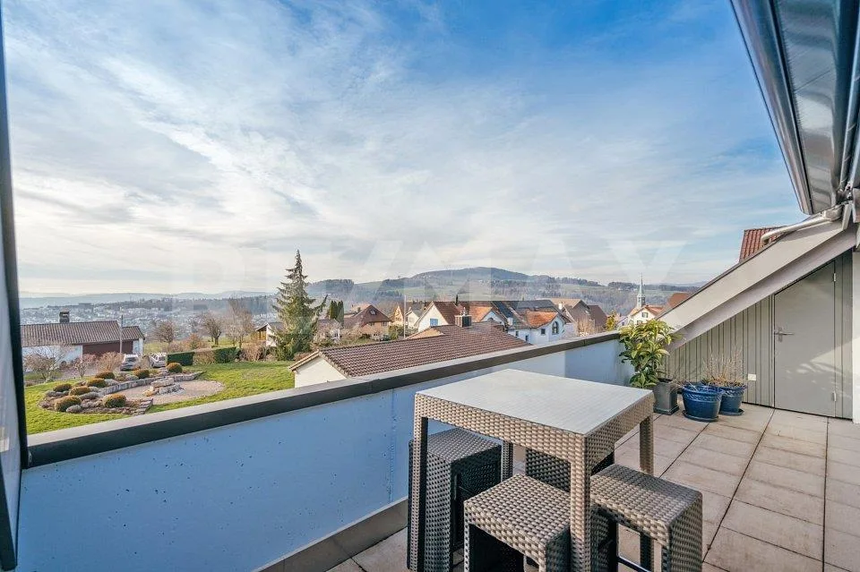 Exklusive 4.5-Zimmer-Maisonette mit Galerie, Bilderbuch-Aussicht un...