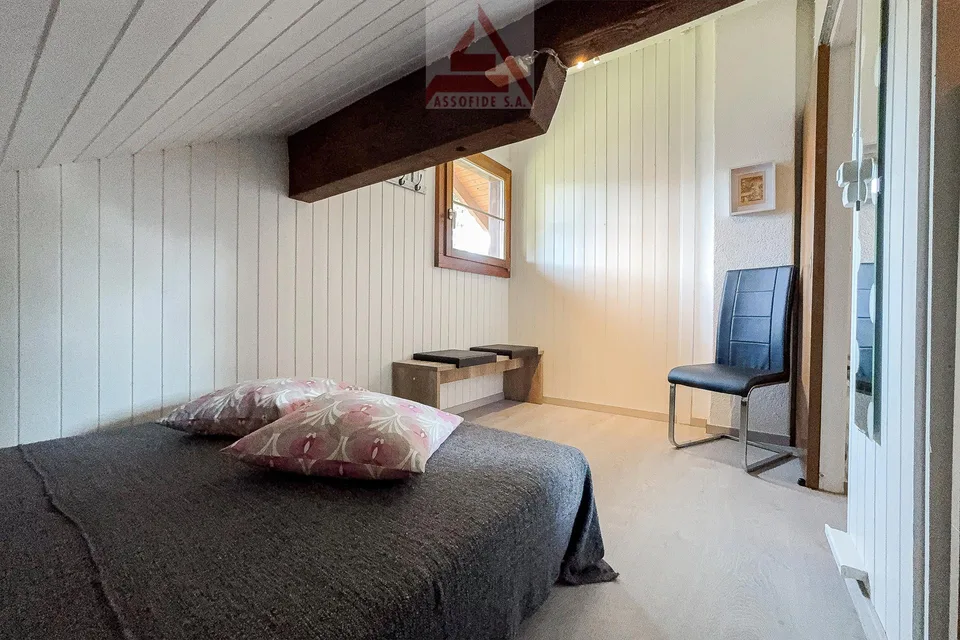 Rückzugsort der Ruhe in den Bergen / Rifugio di pace tra le montagne