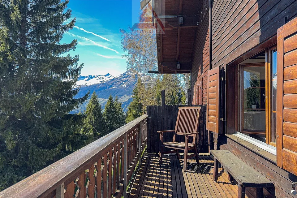 Rückzugsort der Ruhe in den Bergen / Rifugio di pace tra le montagne