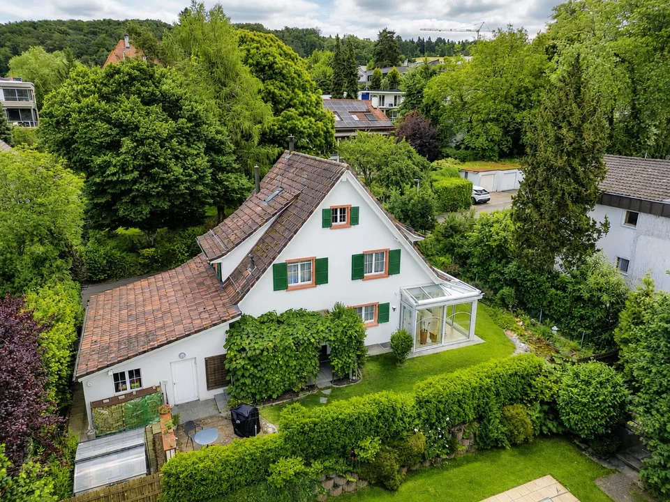 5.5- Zimmer Einfamilienhaus im Landhausstil an bester Lage in Aesch