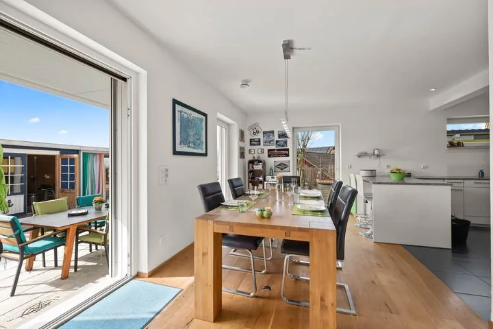 BEAUCOUP D'ESPACE & DE CONFORT - MAISON INDIVIDUELLE MODERNE DE 5.5 PIÈCES