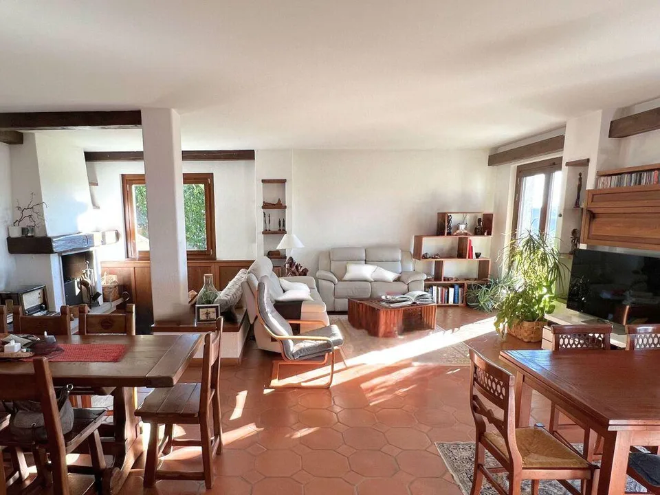 Morbio Superiore : villa 10,5 pièces, 304 m², grand jardin, vue