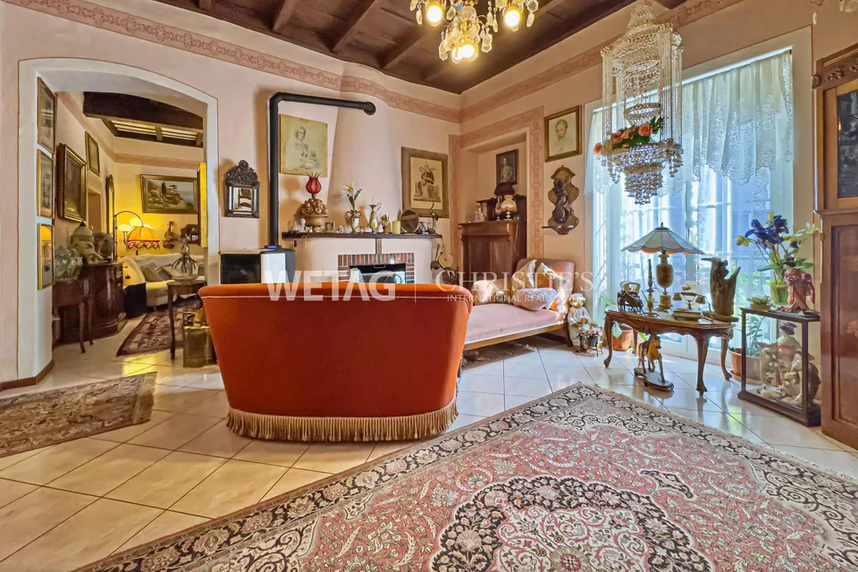 Casa patrizia storica con cortile interno in vendita a Brissago