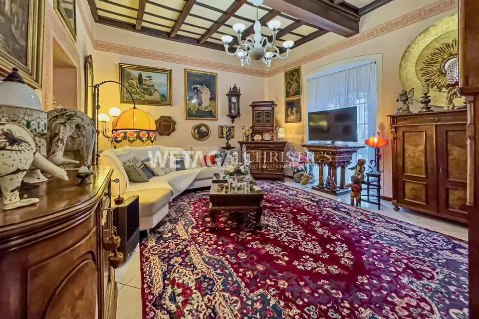 Casa patrizia storica con cortile interno in vendita a Brissago