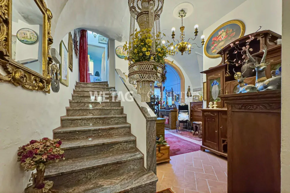 Historisches Patrizierhaus mit Innenhof zu verkaufen in Brissago – Foto 10 von 13