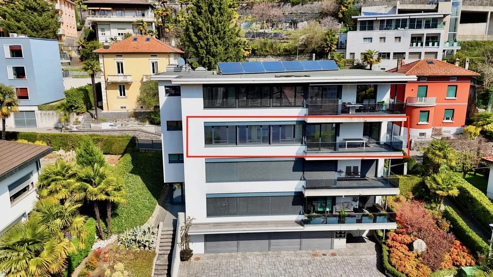 Moderno e Luminoso Appartamento con Terrazza Panoramica a Vacallo