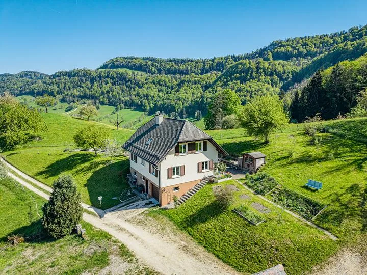 FRIEDLICHES ANWESEN IM GRÜNEN PARADIES