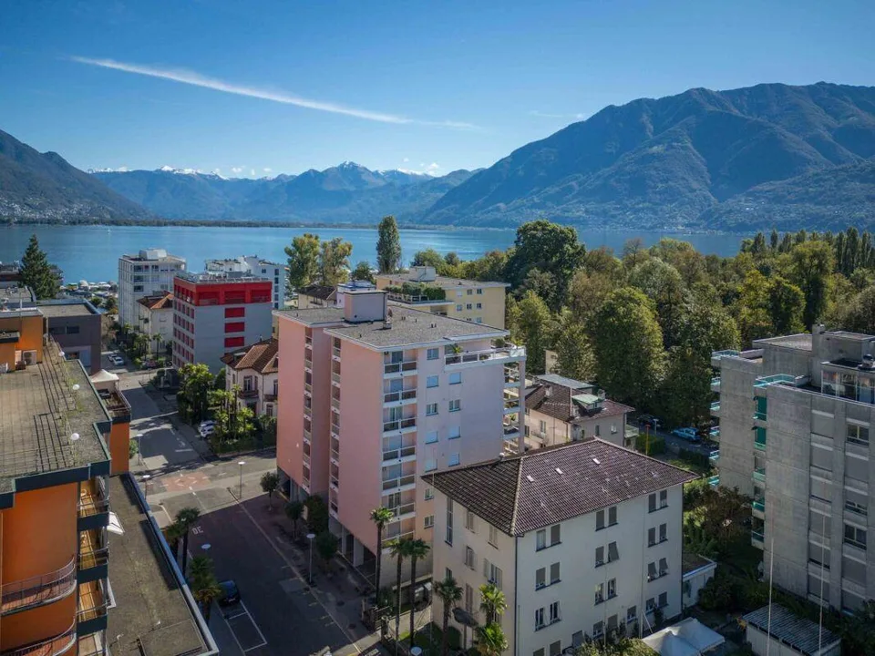 ZU VERKAUFEN IM ZENTRUM VON LOCARNO - GERÄUMIGE UND HELLE 4,5-ZIMME...