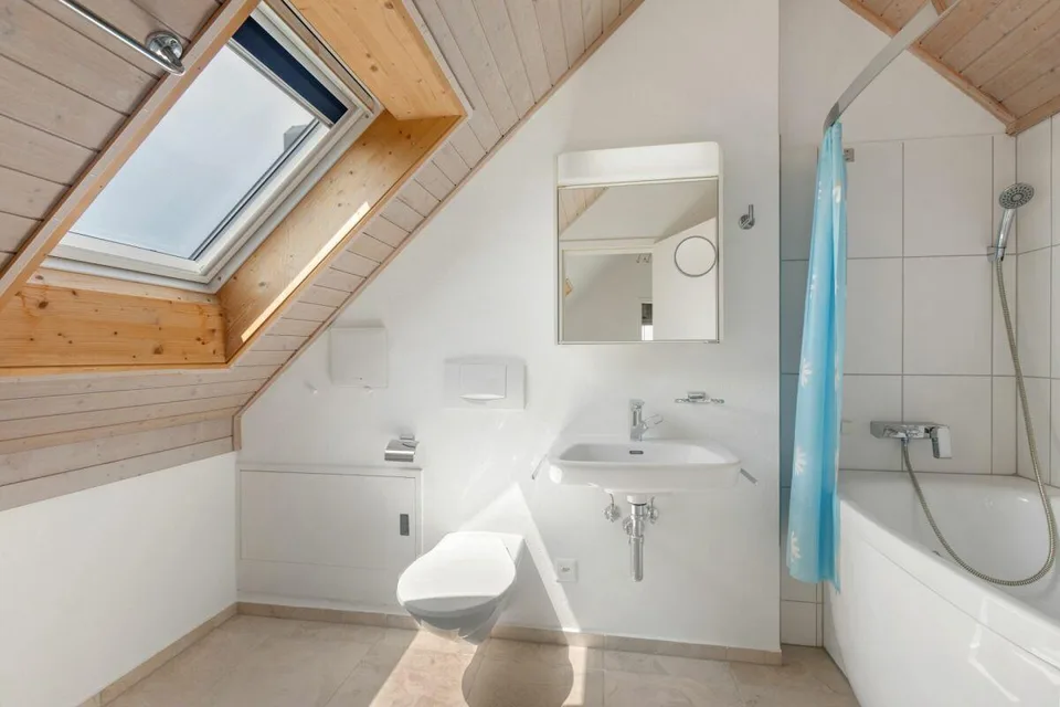 Maisonette rénovée avec balcon, vue, beaucoup de charme et climatisation – photo 11 sur 11