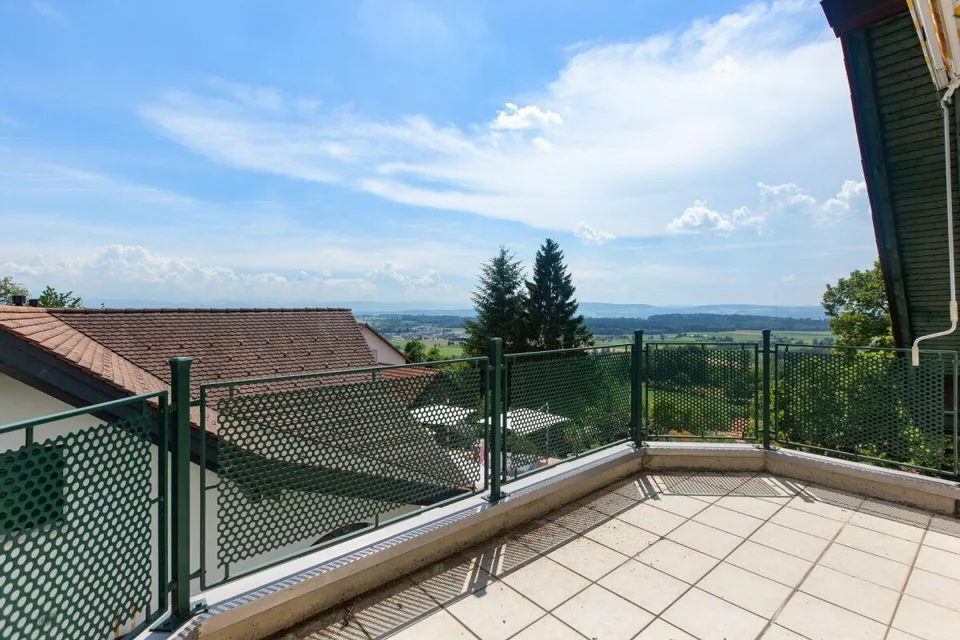 Renovierte Maisonette mit Balkon, Aussicht, viel Charme und Klimaan...