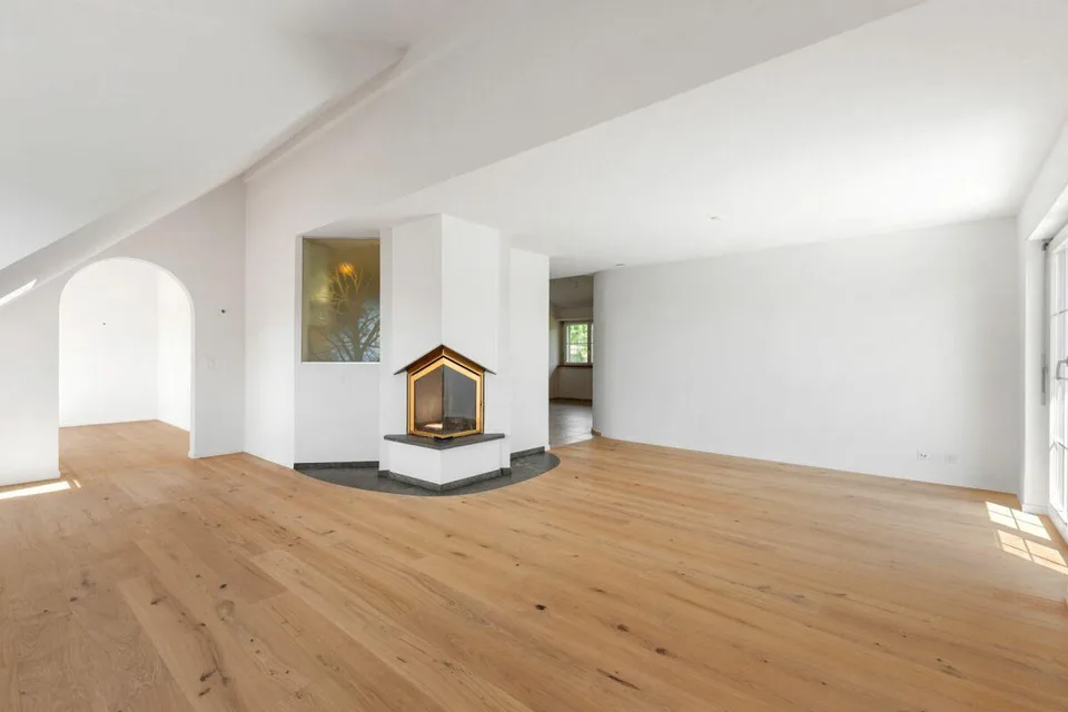 Maisonette rénovée avec balcon, vue, beaucoup de charme et climatisation – photo 6 sur 11