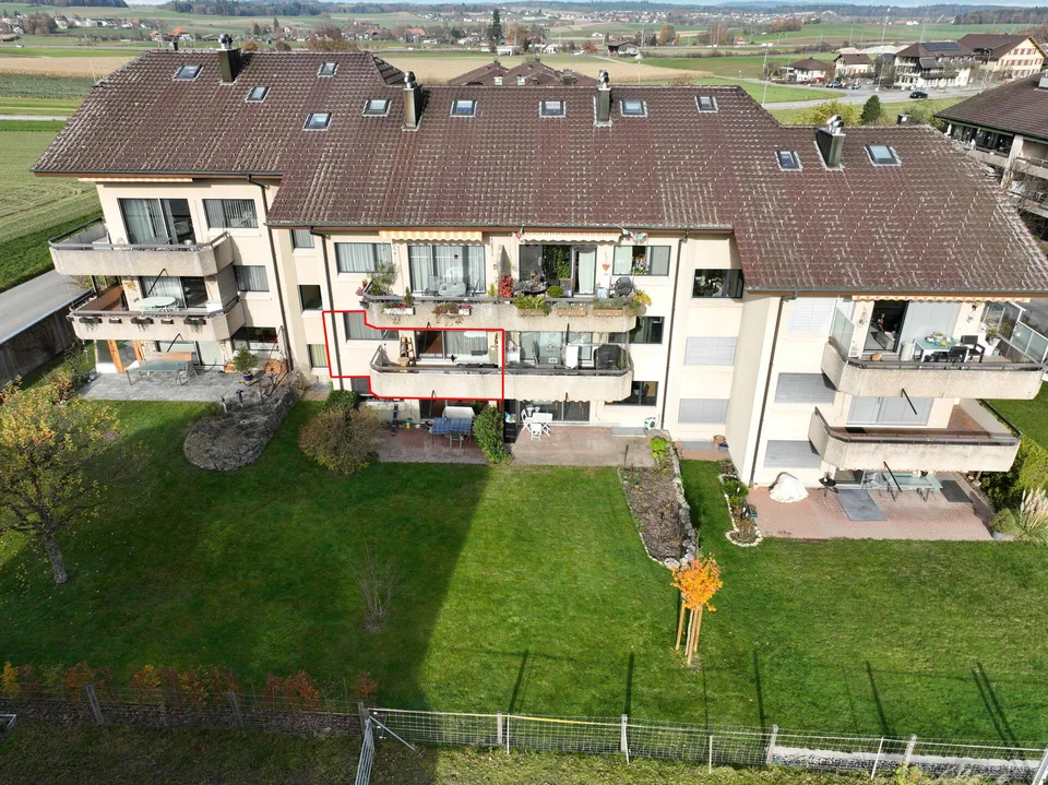 Gepflegte 4½-Zimmer-Wohnung mit zwei Balkonen und Platz für zwei Autos