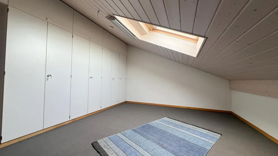 Appartement 4 pièces bien entretenu avec deux balcons et place pour deux voitures – photo 6 sur 6