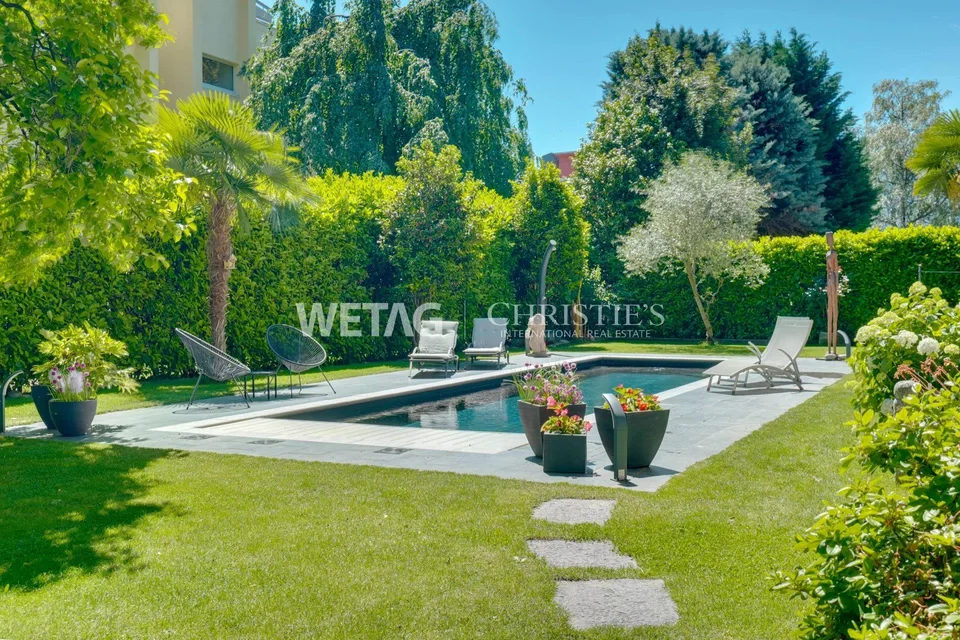Maison multifamiliale élégante avec piscine extérieure dans un emplacement stratégique à Ascona à vendre