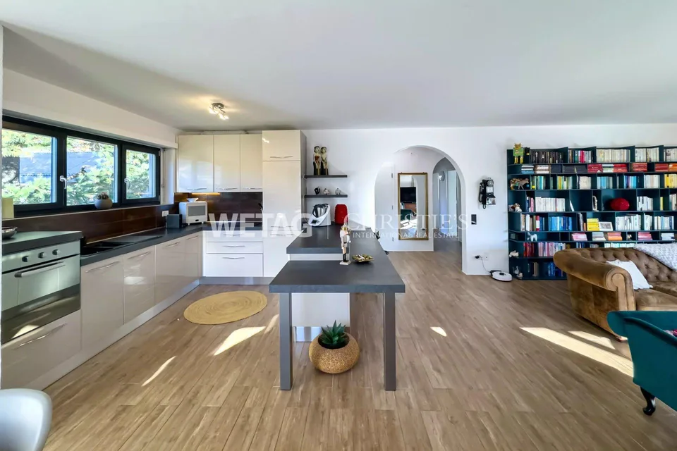 Maison multifamiliale élégante avec piscine extérieure dans un emplacement stratégique à Ascona à vendre