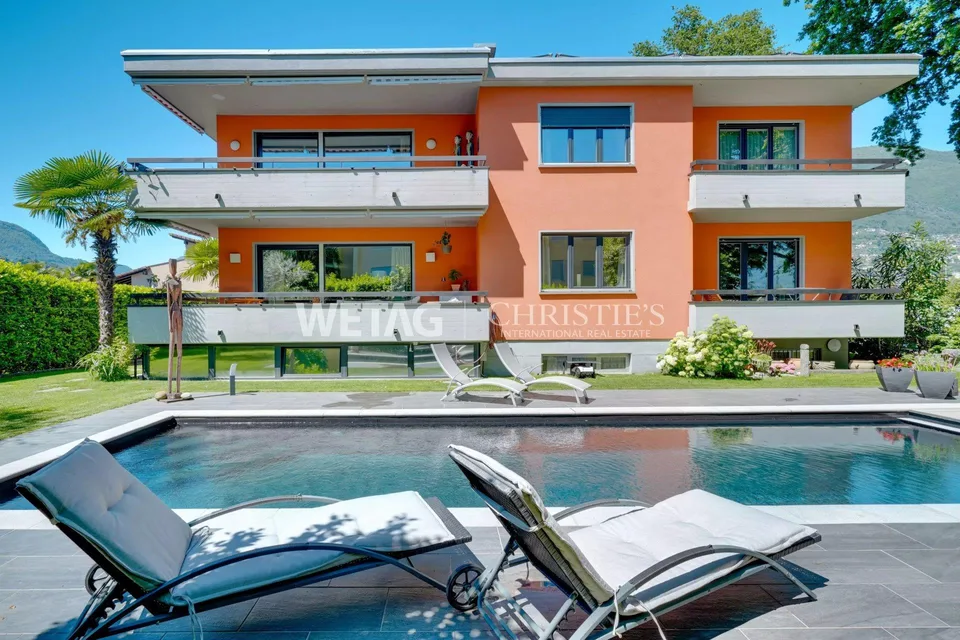 Elegante Mehrfamilienhaus mit Aussenpool in strategischer Lage in A...