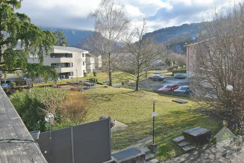 Beautiful 5.5 room apartment, spacious, renovated and including 2 indoor parking spaces!
