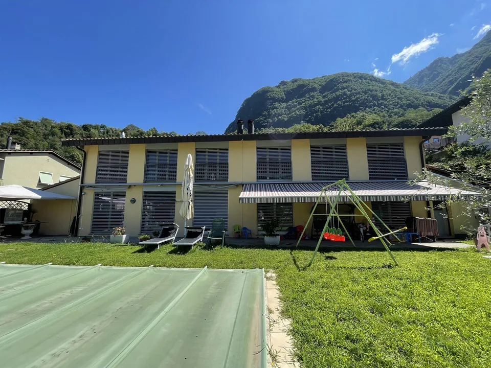VILLA BIFAMILIARE CON GRANDE GIARDINO – foto 10 di 13