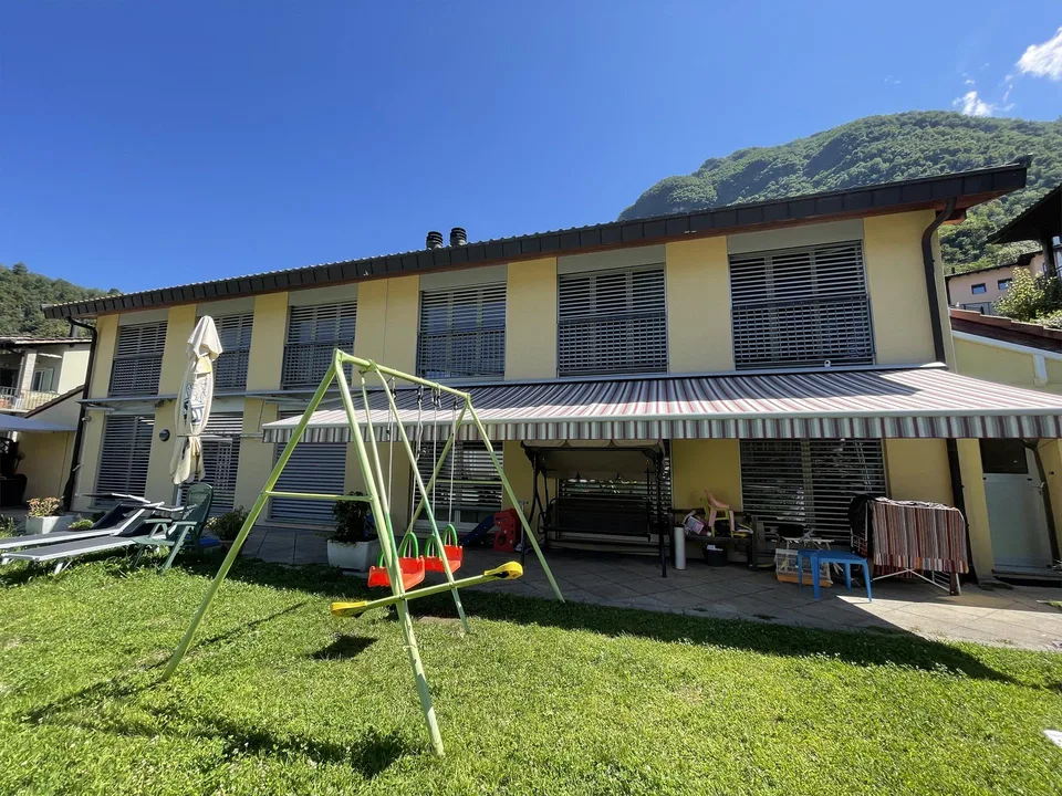 VILLA BIFAMILIARE CON GRANDE GIARDINO