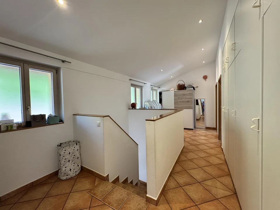 VILLA BIFAMILIARE CON GRANDE GIARDINO – foto 7 di 13