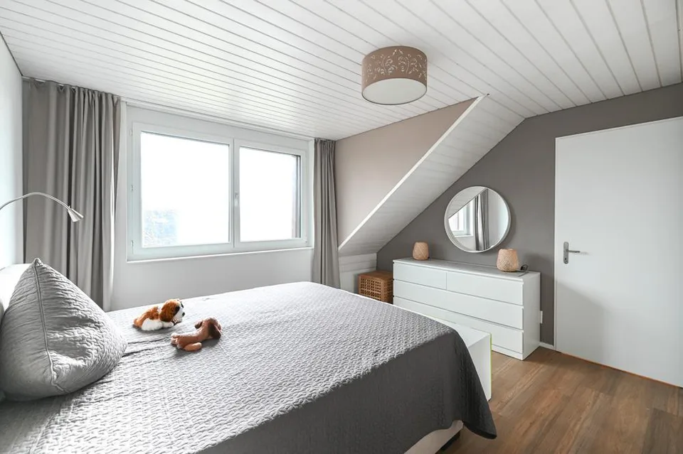 Lichtdurchflutetes Zuhause: Moderne Wohnung mit herrlicher Loggia