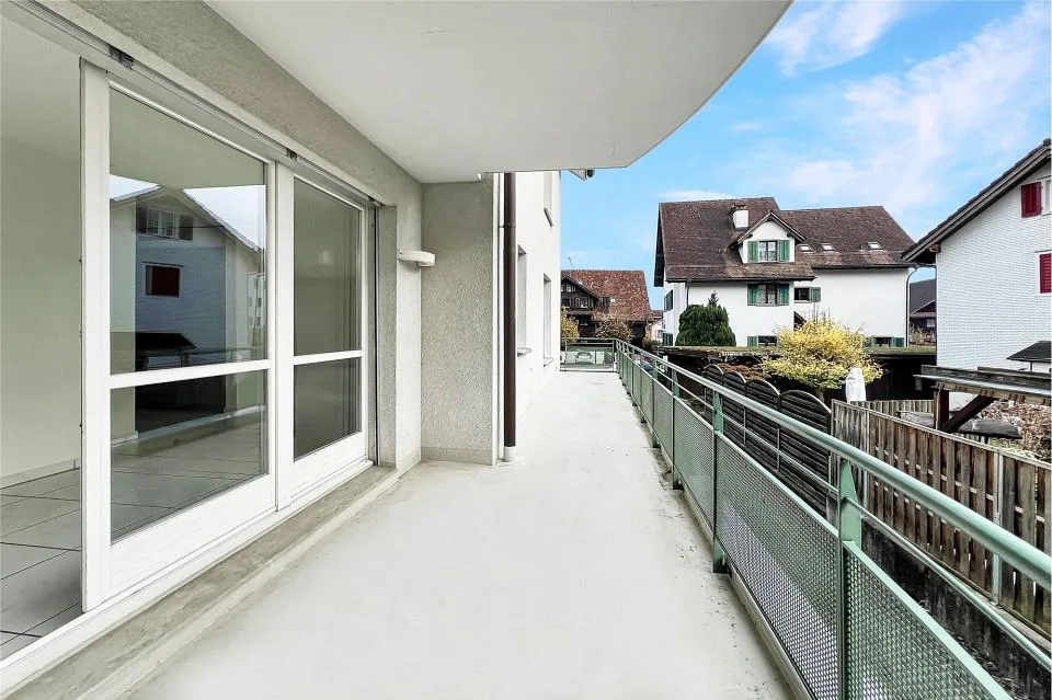 Abitare attraente con 3 ½ camere, balcone e terrazza