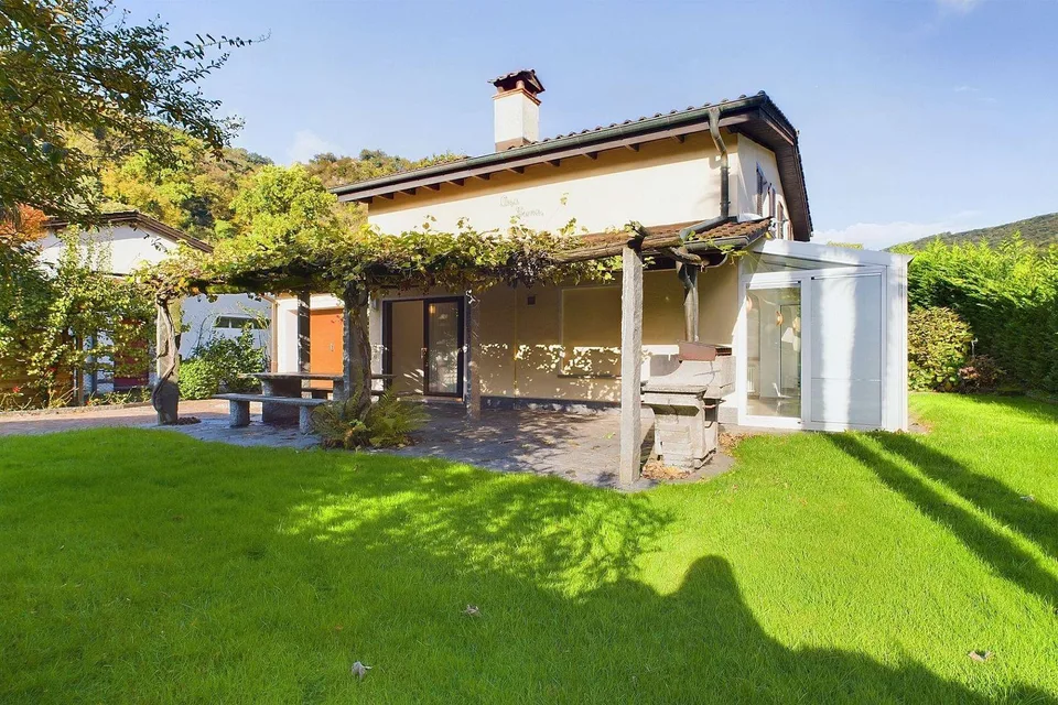 Wunderschönes, charaktervolles Haus in traumhafter Seelage