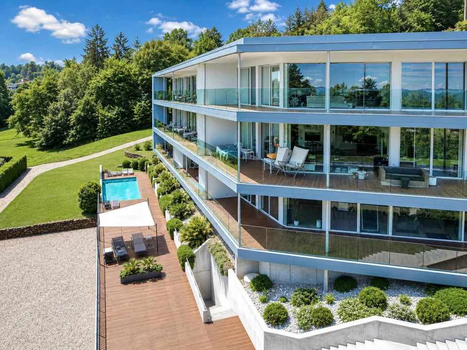 Appartamento di Pregio: Giardino, Terrazza e Servizi Wellness